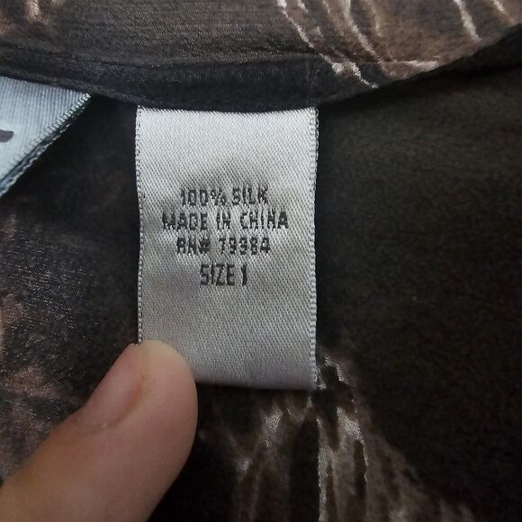 Chico's Black Floral Print Silk Tie Front Sheer Long Sleeve Top Womans Size 1 MD - Picture 4 of 4